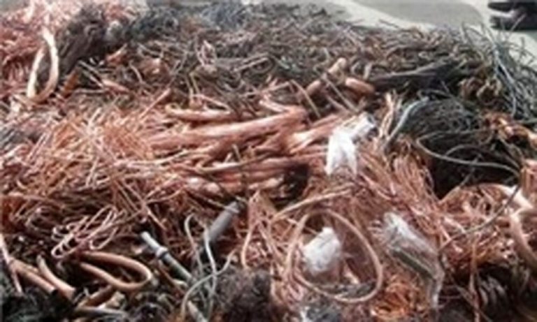فیلم | کشف ۲ تن سیم برق سرقتی به ارزش 10 میلیارد ریال در آبادان