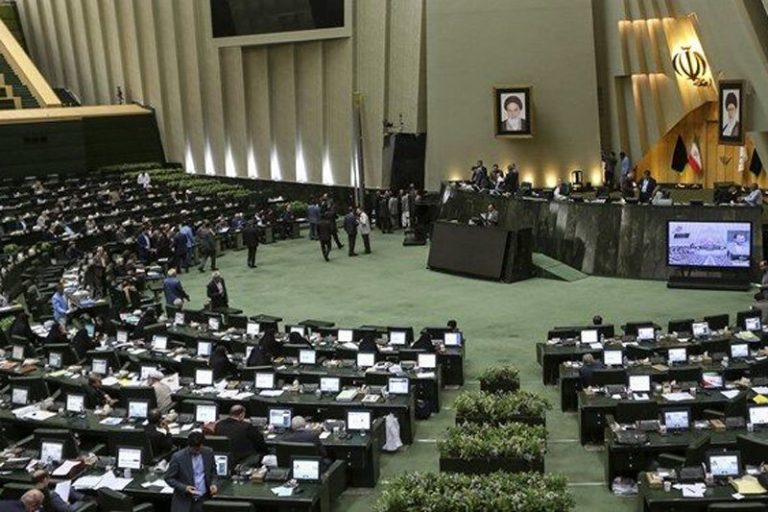 ببینید | دفاع عجیب موسوی نماینده موافق از فاطمی امین وزیر پیشنهادی صمت