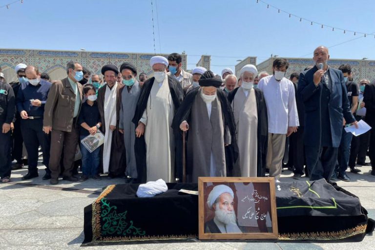 ببینید | پیکر علامه حکیمی در حرم رضوی آرام گرفت