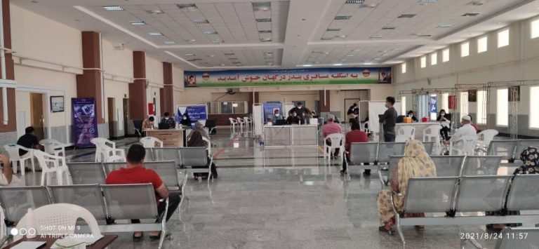 مشارکت فعال مدیریت امور درگهان سازمان منطقه آزاد قشم در طرح واکسیناسیون مردم درگهان برعلیه کرونا