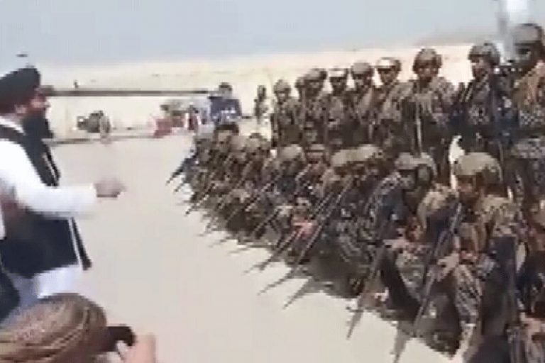 ببینید | تجهیزات و لباس مجهز نظامیان آمریکایی بر تن اعضای طالبان!