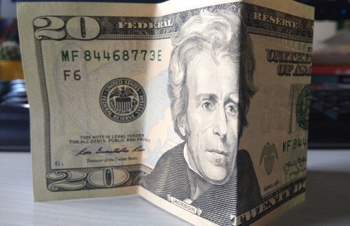 افت خفیف دلار در معاملات جهانی