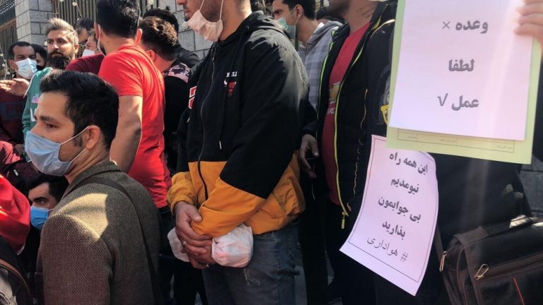 عکس| پلیس در تجمع هواداران استقلال و پرسپولیس وارد عمل شد