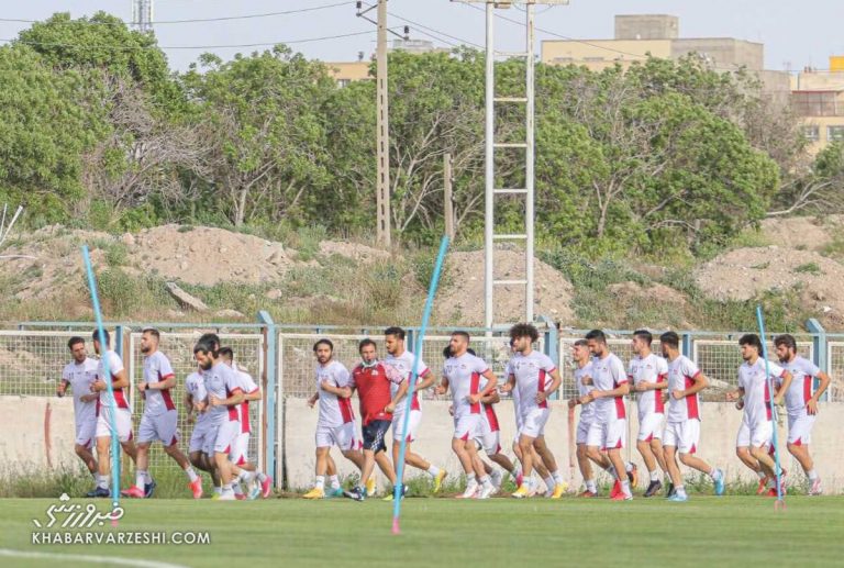 تمرین پرفشار تراکتور با حضور مدیرعامل/ نظمی با بازیکنان گفتگو کرد