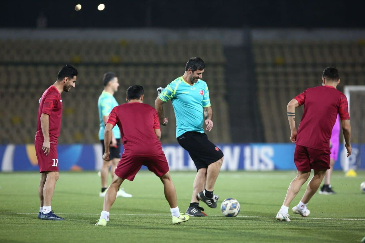 سفیر ایران در تمرین شاداب پرسپولیس؛ خوش و بش شاگردان یحیی با استقلالیها/عکس