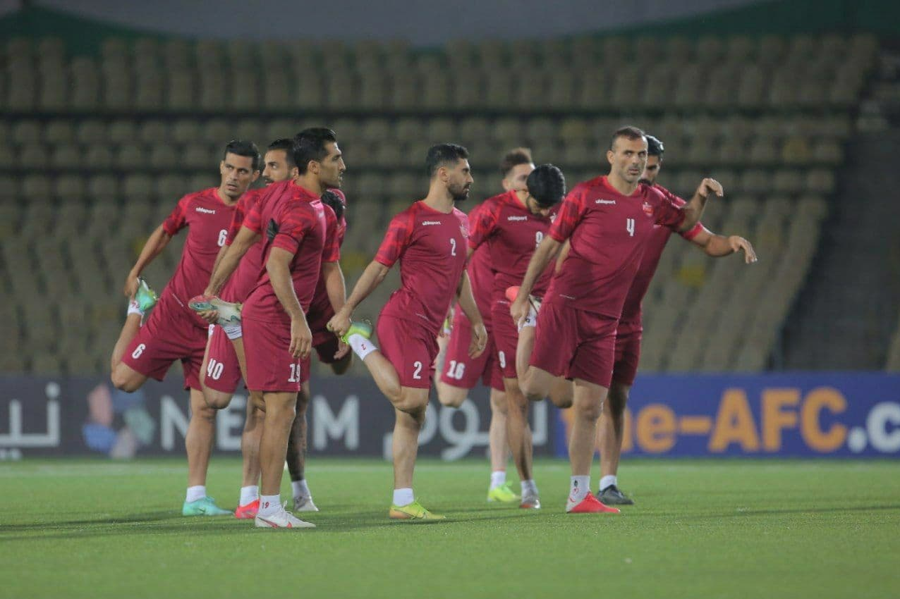 سفیر ایران در تمرین شاداب پرسپولیس؛ خوش و بش شاگردان یحیی با استقلالیها/عکس