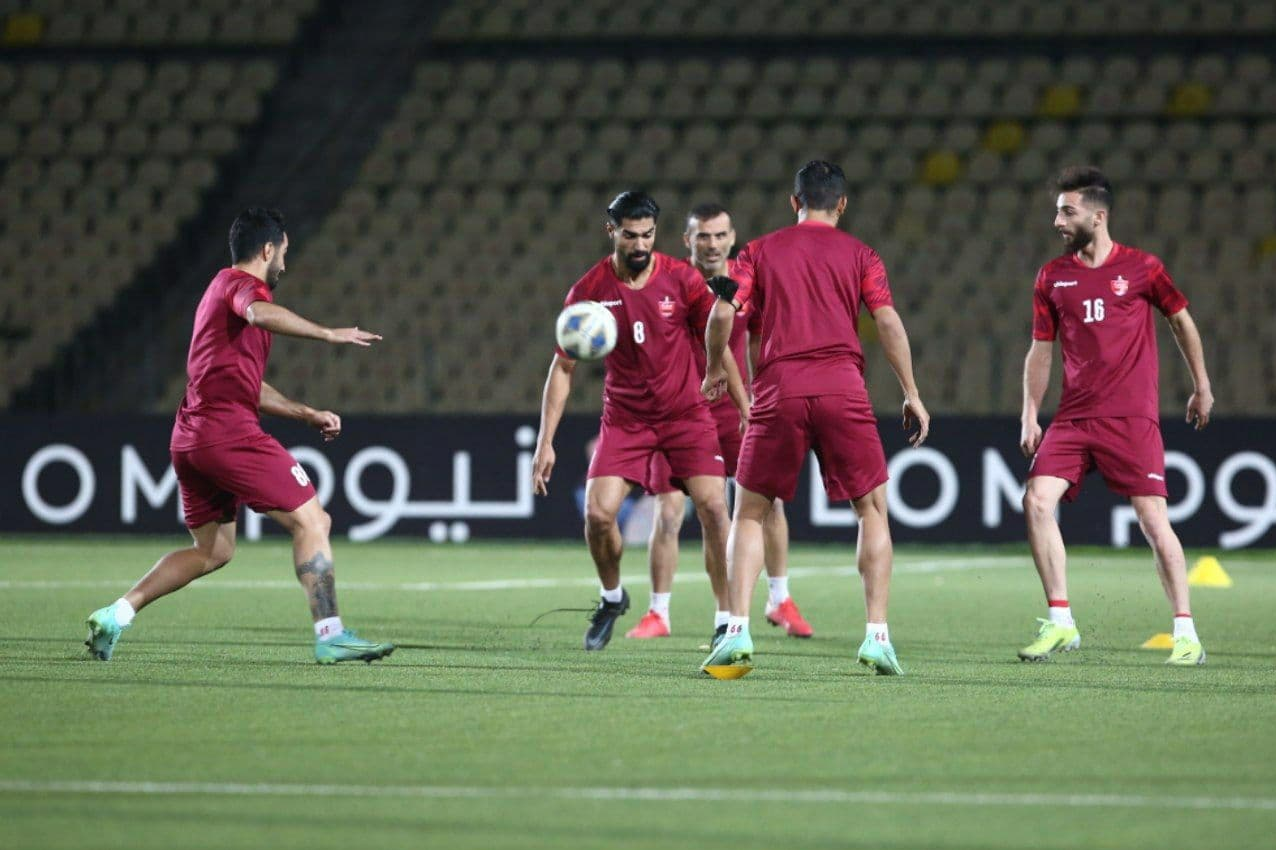 سفیر ایران در تمرین شاداب پرسپولیس؛ خوش و بش شاگردان یحیی با استقلالیها/عکس