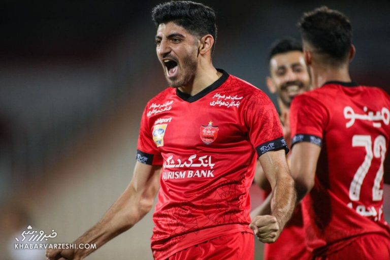 دوست دارم گل قهرمانی پرسپولیس در آسیا را بزنم/ از بازی در پرسپولیس لذت میبرم؛ به اروپا هم فکر نمیکنم/ نمیتوانم مغانلو را قضاوت کنم
