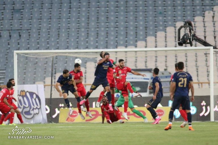 پرسپولیس با تیم قلعه نویی در چمن مصنوعی بازی میکند؟