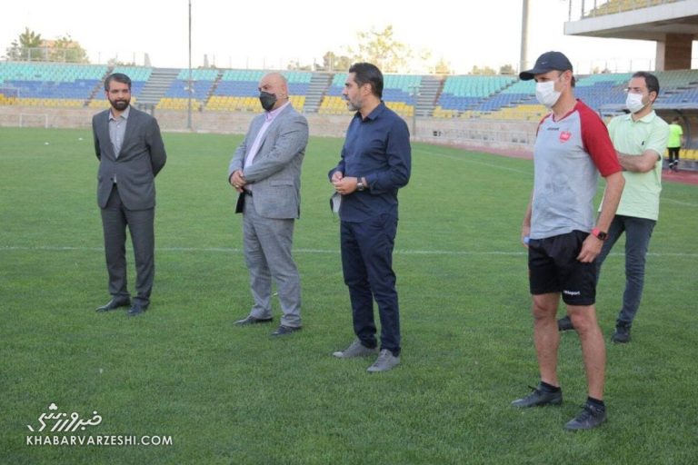 در پرسپولیس تیم مهم است در استقلال آدمها