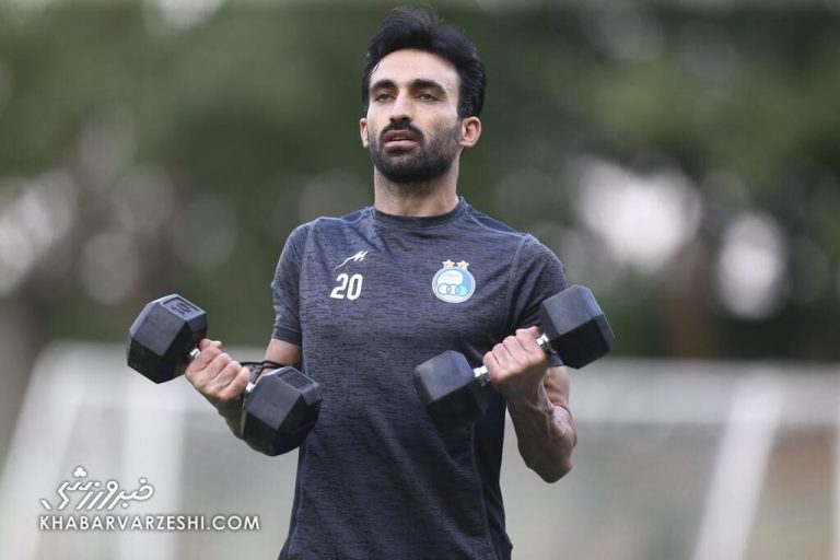 درخواست مدافع استقلال از زرینچه و حیدری برای پوشیدن پیراهن شماره ۲