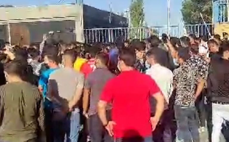 ویدیو| تجمع هواداران تراکتور در اعتراض به شرایط نامطلوب این باشگاه