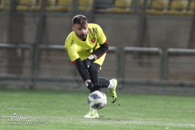 این دروازهبان در پرسپولیس میماند