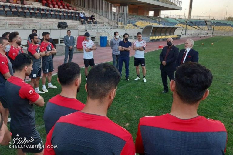برگزاری آیین معارفه سرپرست جدید باشگاه پرسپولیس در حاشیه تمرین