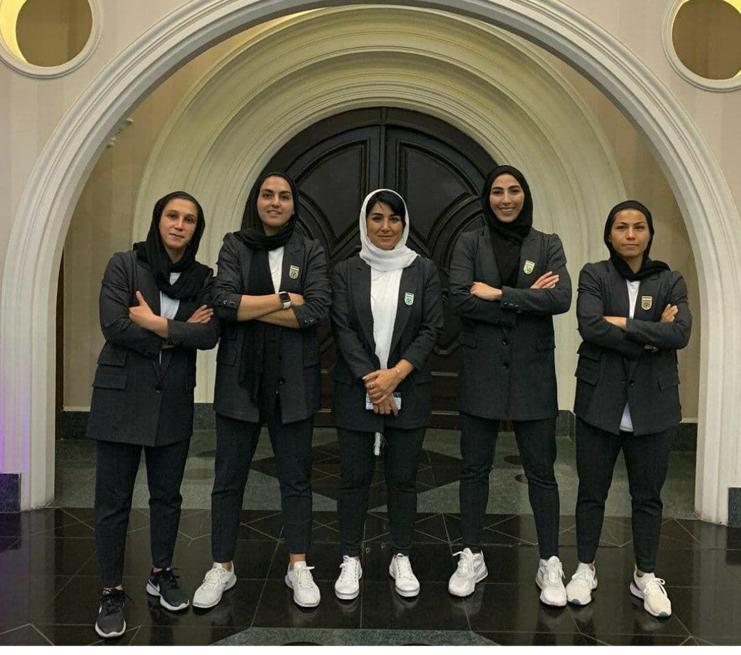 این تصاویر دختران فوتبالیست صدای نماینده مجلس را درآورد/ اعتراض به پوشش کت و شلواری دختران فوتبالیست