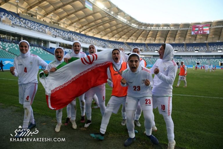 ببینید| اشکهای مادر قهرمان شماره یک دختران فوتبال ایران
