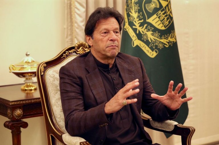 عمرانخان: به آمریکا گفته بودیم در افغانستان موفق نمیشود/ جهان به طالبان فرصت دهد