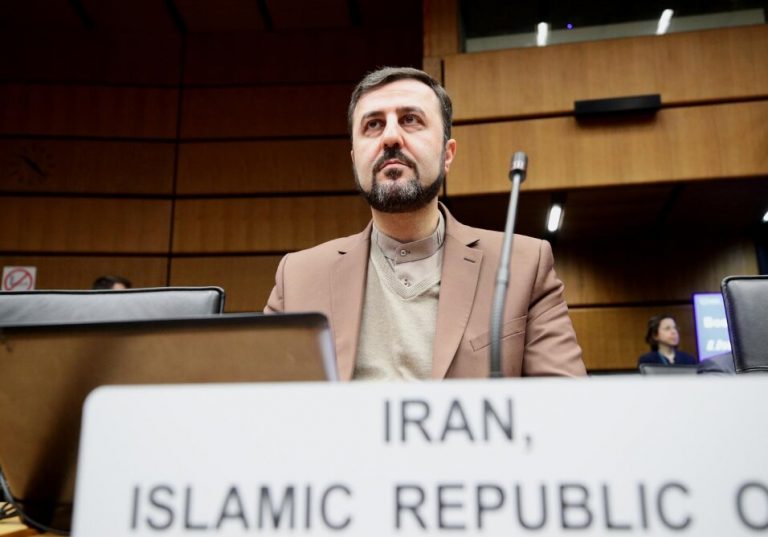غریبآبادی: عوامفریبی نکنید در برجام بدهکار نیستیم/ هنوز عزمی از آمریکا برای ترک اعتیاد به تحریم مشاهده نشده است