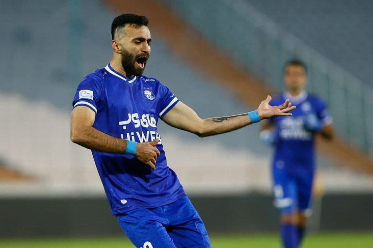 ارسلان مطهری در تمرین استقلال حاضر شد/عکس