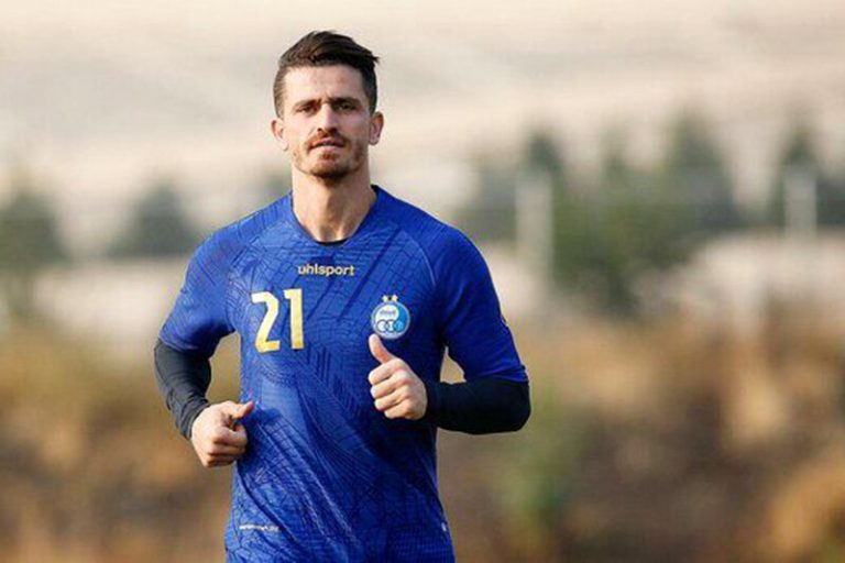 تصاویر | کاپیتان استقلال با لباسی خاص