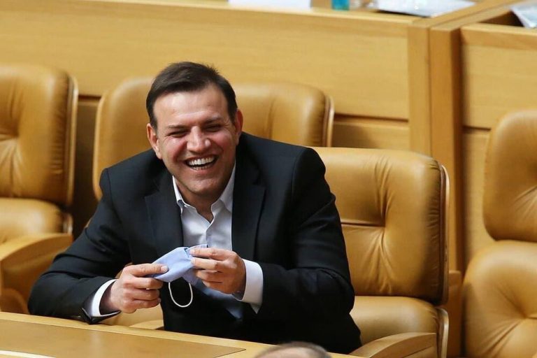 خادم فوتبال یا خادم وعدهها؟!