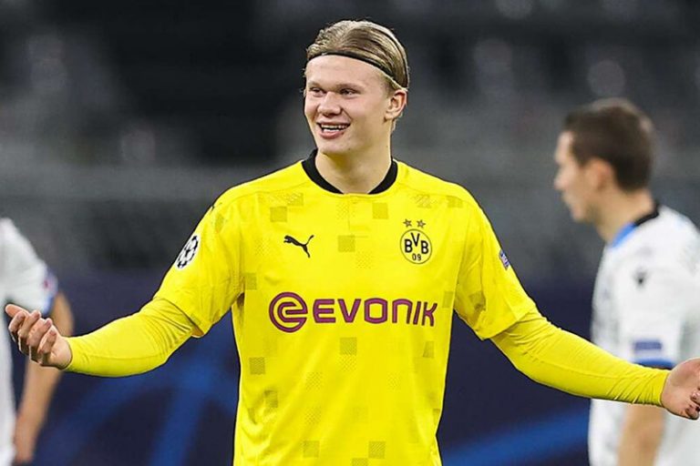 بچه غول را به رگبار بطری بستند/عکس