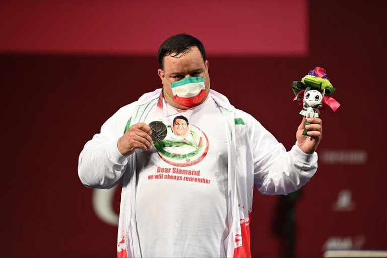 تصاویر | قابهای ماندگار از لحظه اهدای مدال نقره پارالمپیک به پورمیرزایی