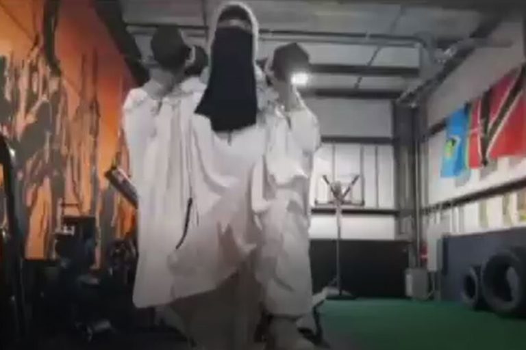 ببینید | لباس منحصر بفرد یک ورزشکار زن مسلمان به نام احلام!