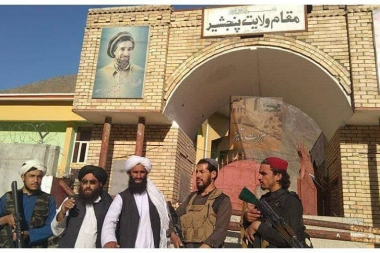 ببینید | عکس یادگاری نیروهای طالبان پ از تصرف پنجشیر