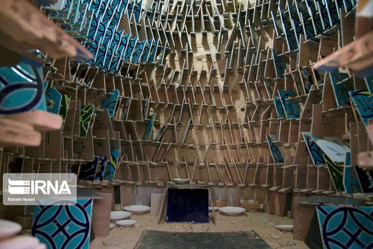 تصاویر | کارگاه ساخت کاشی هفت رنگ