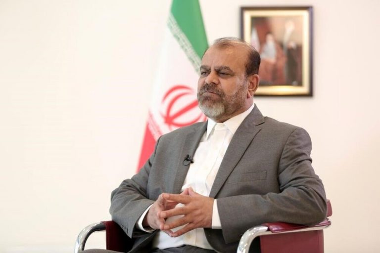 ببینید | گم شدن کفش وزیر راه در طبس