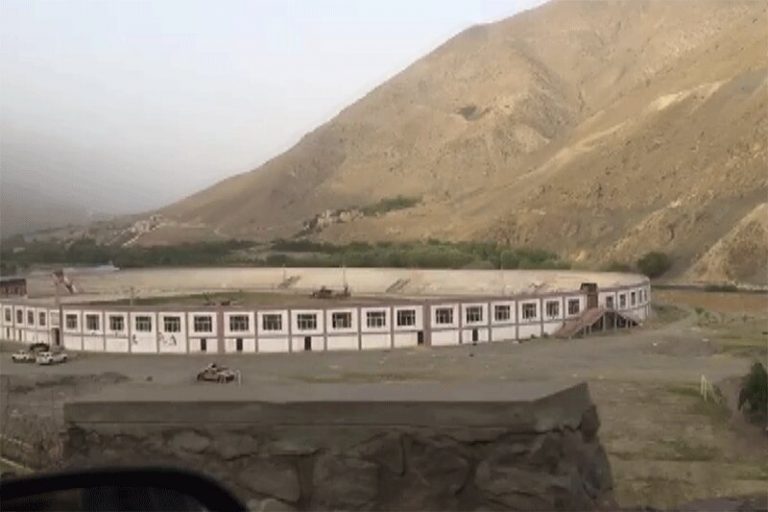 ببینید | استادیوم ورزشی پنجشیر باند هلیکوپترهای طالبان شد شد!