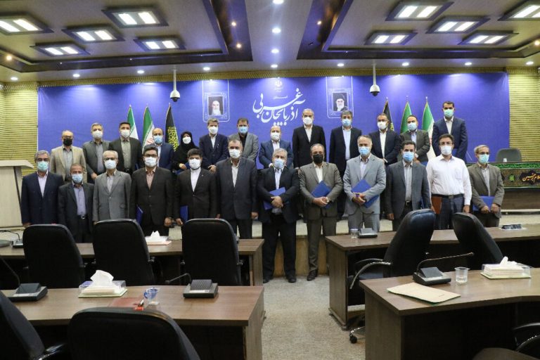 تجلیل استاندار آذربایجانغربی از مدیرعامل شرکت توزیع برق استان به دلیل کسب مقام سوم جشنواره شهید رجایی