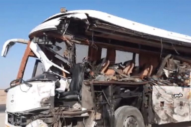 ببینید | 31 کشته و مصدوم در برخورد اتوبوس با تریلی در طبس