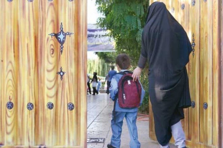 آموزشوپرورش: هیچ ممنوعیتی برای گرفتن کارنامه توسط مادر نداریم