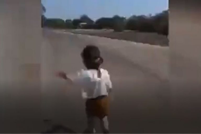 ببینید | لحظه‌ای احساسی از استقبال یک دختر خردسال از پدرش بعد از ۱۳۴ روز ماموریت دریانوردی