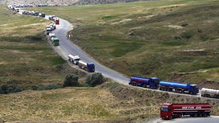 ببینید | ورود تانکرهای سوخت ایران به لبنان با در روشنایی روز و با اسکورت حزبالله