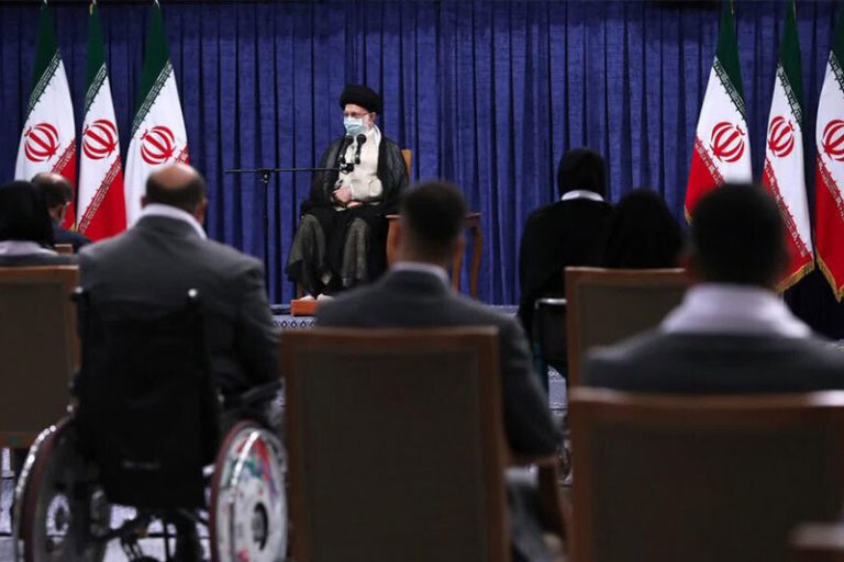 ببینید | واکنش رهبر انقلاب به گلایههای بانوی مدالآور پارالمپیک