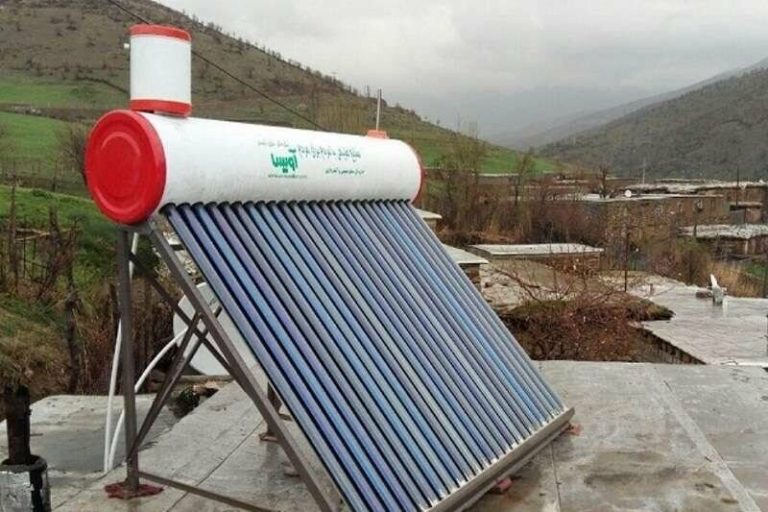توزیع ۵ دستگاه تنور گازی و آبگرمکن خورشیدی در بین بهرهبرداران منابع طبیعی شهرستان سرخه