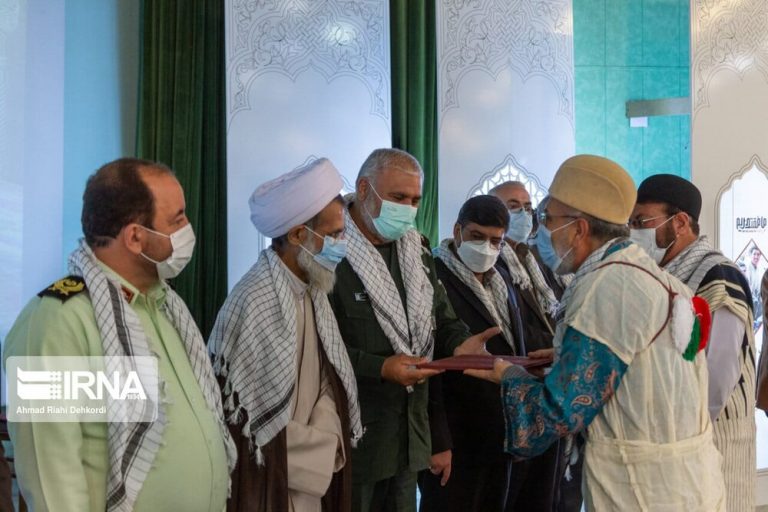 امام جمعه شهرکرد: نسل آینده باجان فشانی رزمندگان آشنا شوند