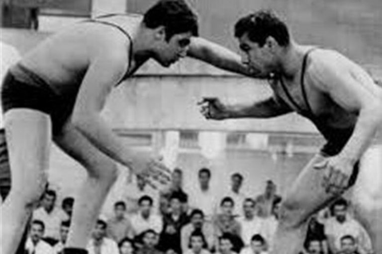 ببینید | فیلم زیرخاکی و تماشایی از مسابقه کشتی تختی با کولایف در سال ۱۳۳۵