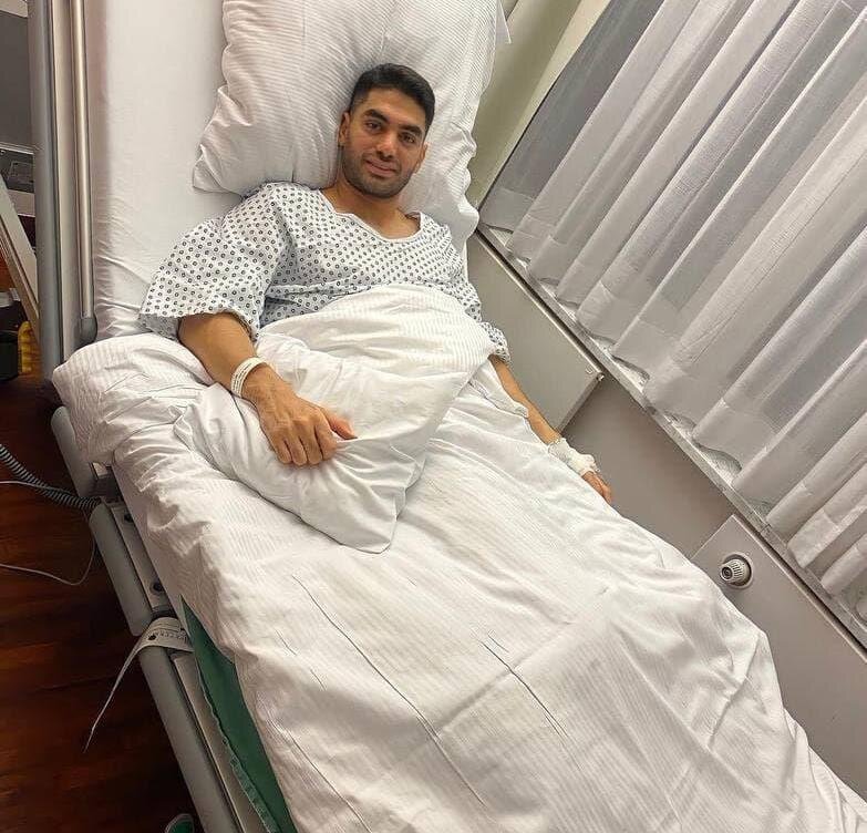 بازیکن تیم ملی روی تخت بیمارستان/عکس