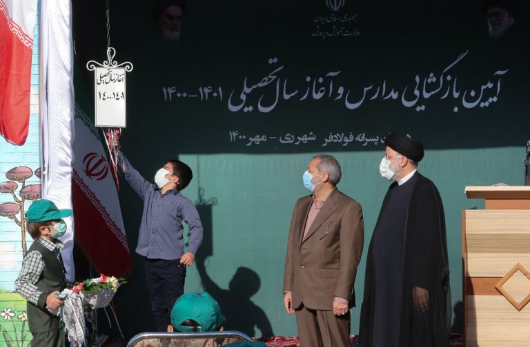 زنگ آغاز سال تحصیلی ۱۴۰۱-۱۴۰۰ مدارس با حضور رئیس جمهور نواخته شد