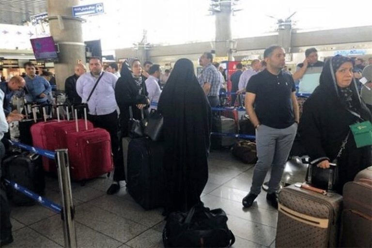 ببینید | اعتراض زائران اربعین به تاخیر ۶ ساعته پرواز تهران – نجف