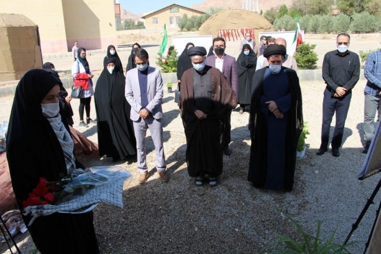 گلباران مزار شهدا توسط دانشگاهیان شاهرود