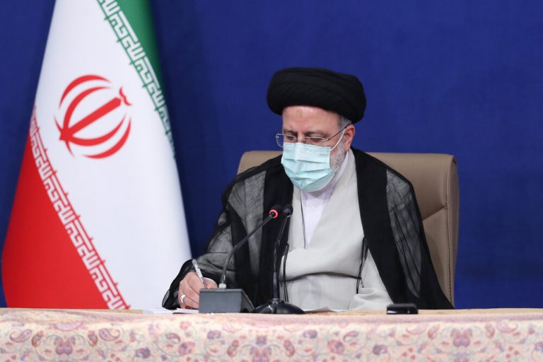 تا قهرمان شدن رئیسی، فقط امضای توافقنامه وین و FATF باقی مانده/ تندروهای اصولگرا تا کی او را تحمل می کنند؟