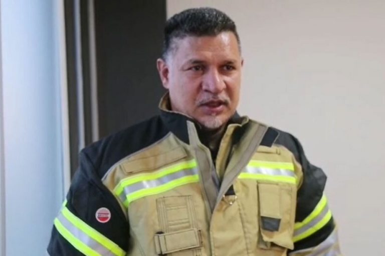 ببینید | علی دایی آتشنشان شد