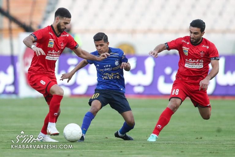 عکس| پرسپولیس بالاخره از استقلال عبور کرد/ هواداران پرسپولیس تصور هم نمیکردند!
