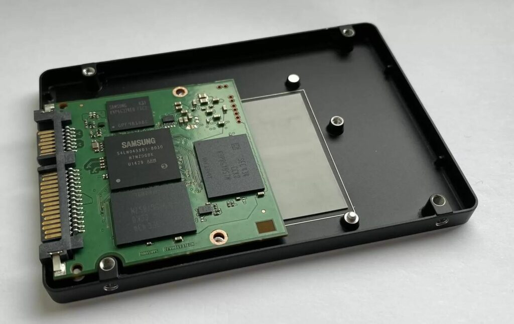 آناتومی حافظه SSD