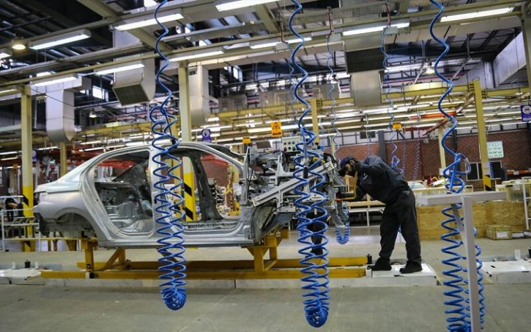 هشدار رییس سازمان بورس به آینده خودروسازان/ قیمت‌گذاری دستوری با صنایع خودرویی چه کرد؟